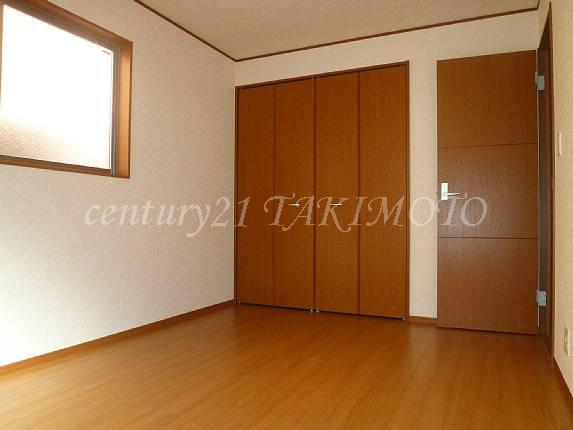 Non-living room. South-facing master bedroom 7.8 Pledge!