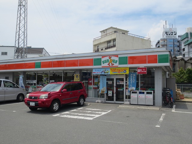 Convenience store. 110m until Thanksgiving Moriguchi Niwakubo store (convenience store)