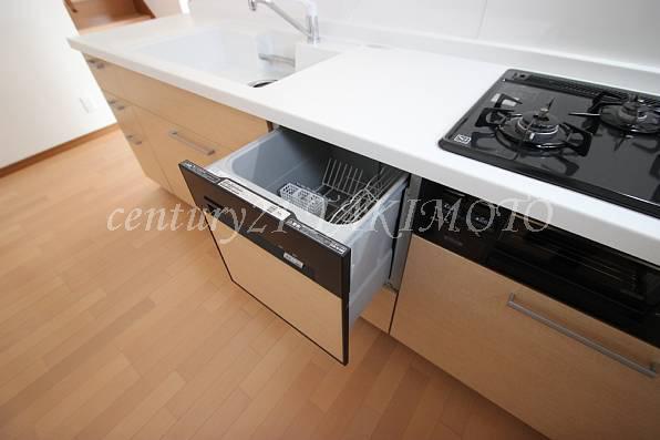 Kitchen. Built-in dishwasher is standard equipment!