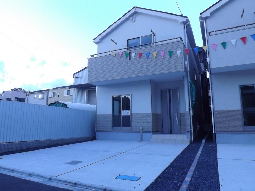 Local appearance photo. Exterior (appearance) all 4 House ・ No. 2 land southeast corner lot! Parking 2 cars!