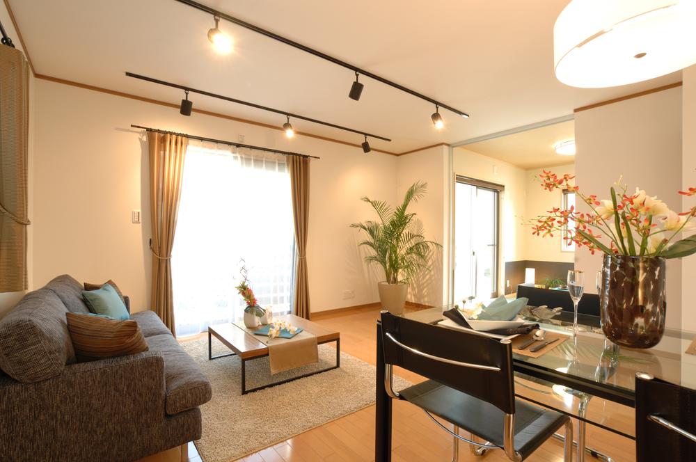 Living. Living is stuck a lighted curtain. Spend slowly in family! !