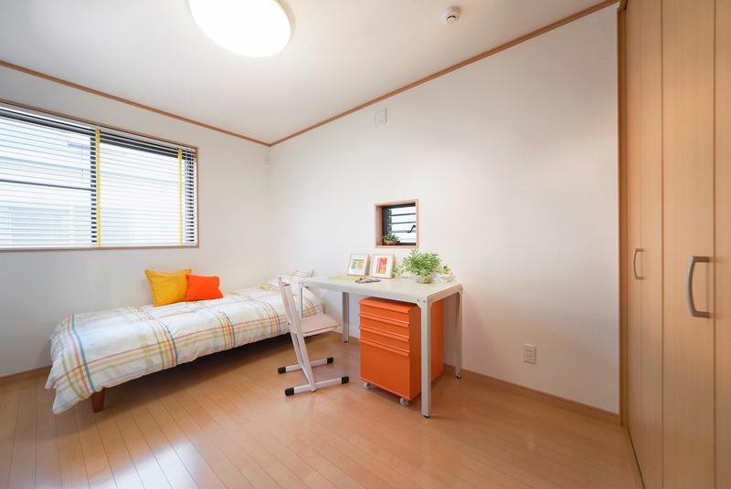 Non-living room. Children's room will have specifications that can spend slowly in children. Just it is a good size for children to study! !