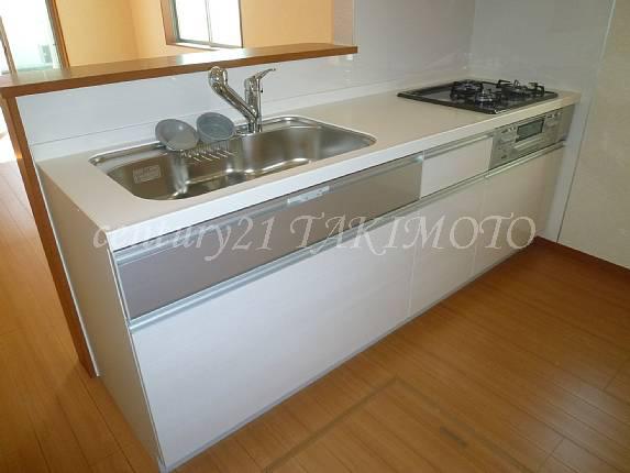 Kitchen. Popular face-to-face kitchen! Storage is also rich! Cleaning Ease artificial marble