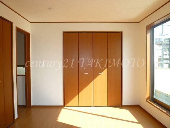 Non-living room. Bright two-plane daylight Western-style. Enough bright It sun will come through