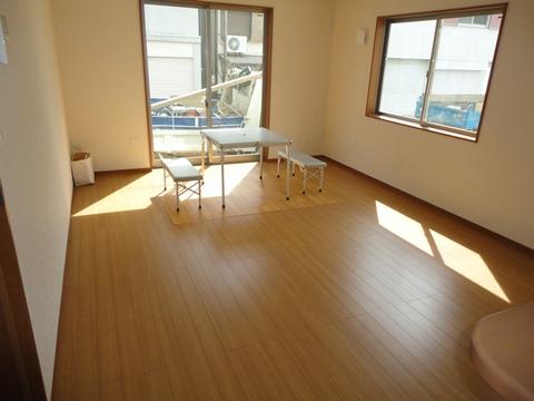 Living. Building 2 Living