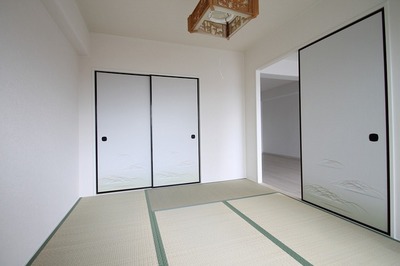 Living and room. Japanese-style room 6 quires closet Air-conditioned one