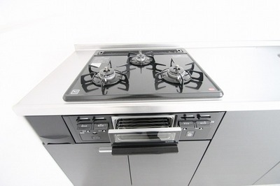 Kitchen. Gas 3-burner stove With grill