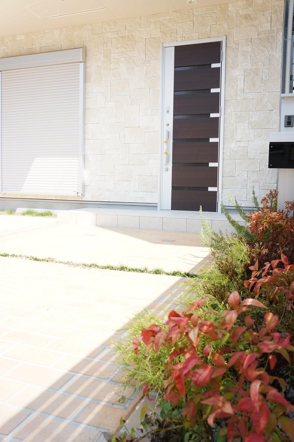 Local appearance photo. Nice is the entrance to want to arrange in gardening and flowers.