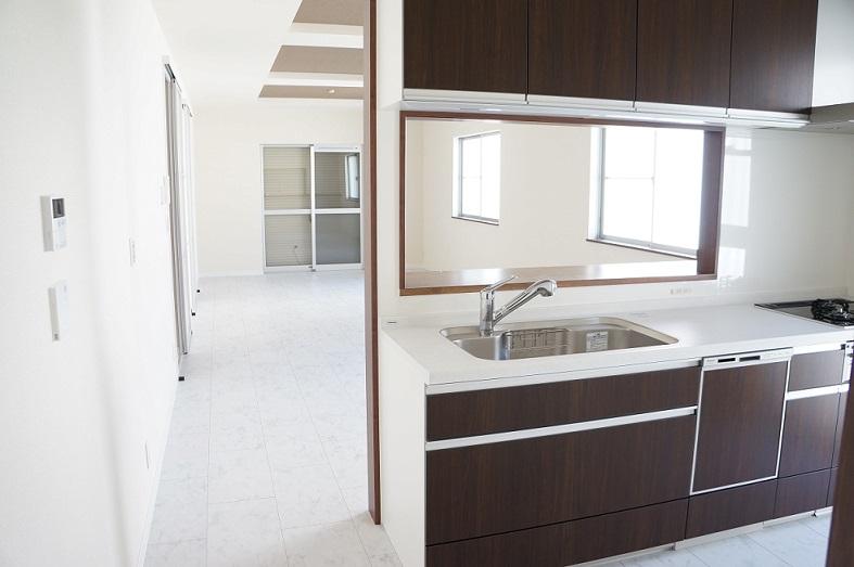 Kitchen. Family smile is gathered in the living of the start of light ☆