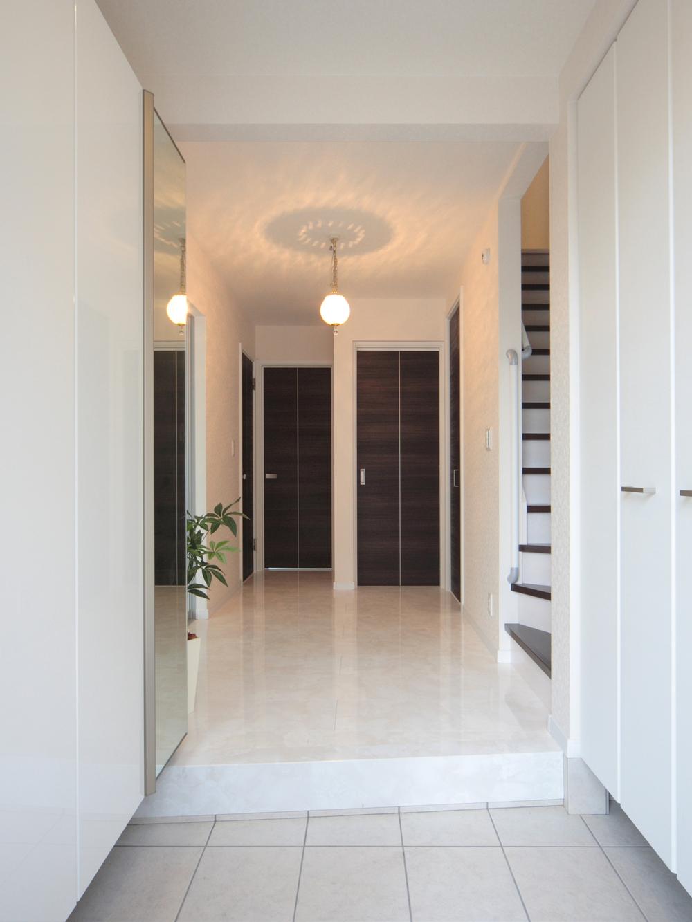 Entrance. The welcome shoe closet is to place the entrance of