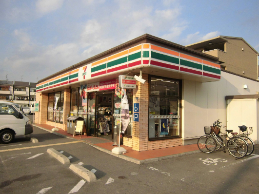 Convenience store. Seven-Eleven Moriguchi Kajimachi 4-chome up (convenience store) 658m