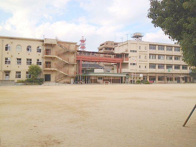 Primary school. Moriguchi stand Takii to elementary school 401m