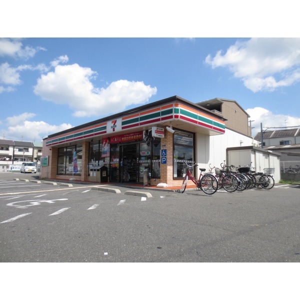 Convenience store. Seven-Eleven Moriguchi Kajimachi 4-chome up (convenience store) 151m