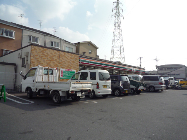 Convenience store. Seven-Eleven Moriguchi Fujita-cho 4-chome up (convenience store) 128m