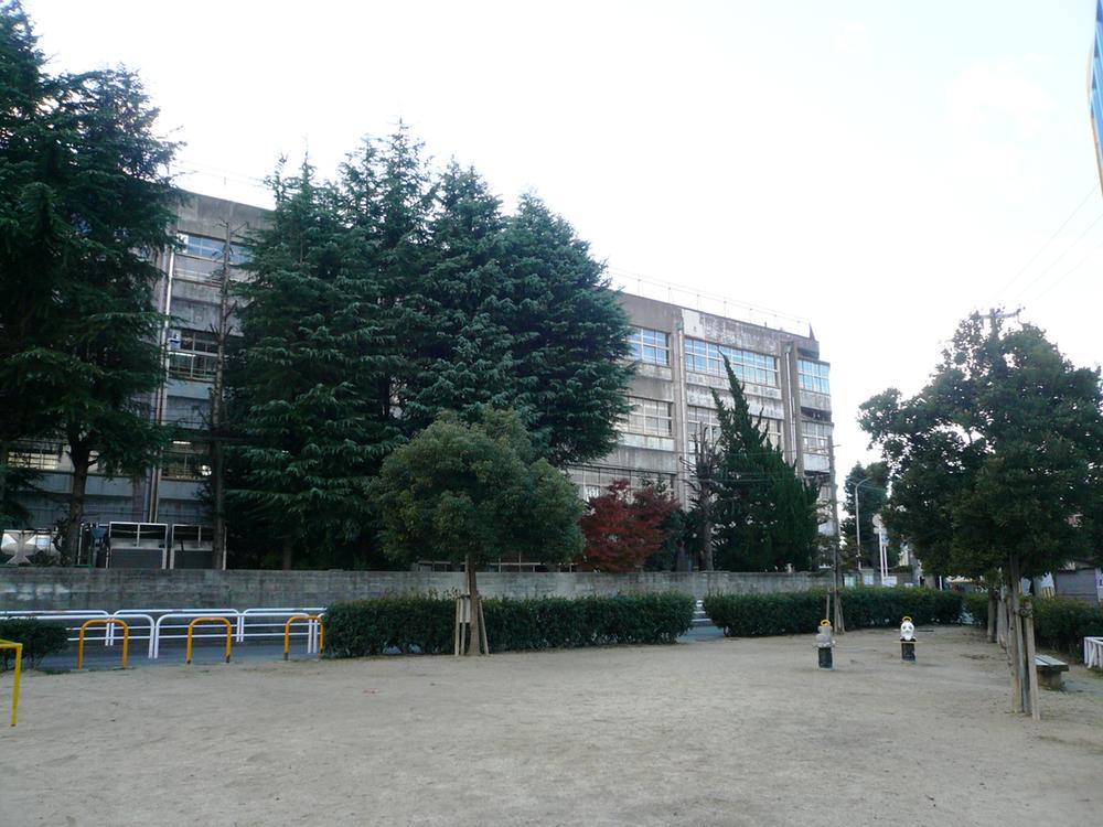Primary school. Moriguchi Minami to elementary school 540m