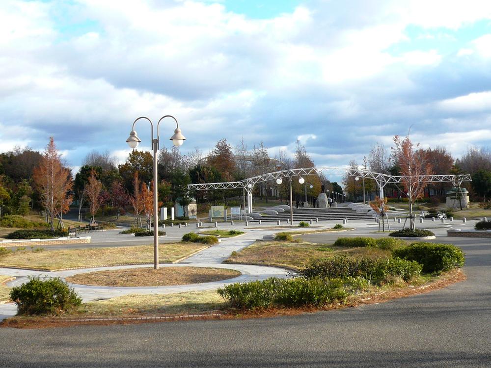 park. 760m to Tsurumi Ryokuchi park