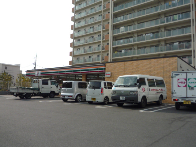 Convenience store. Seven-Eleven Neyagawa Kuroharashin the town store (convenience store) to 650m