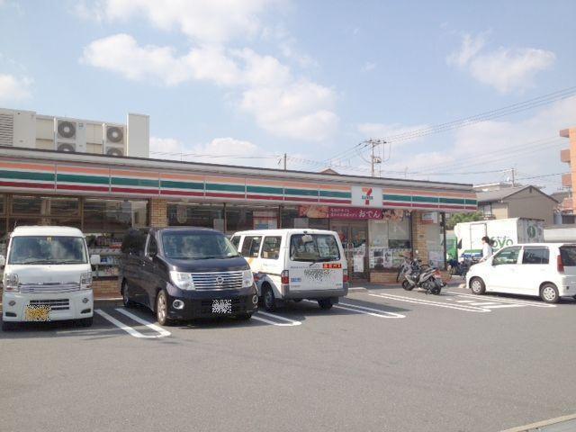 Convenience store. 660m to Seven-Eleven Moriguchi Keihankitahondori shop