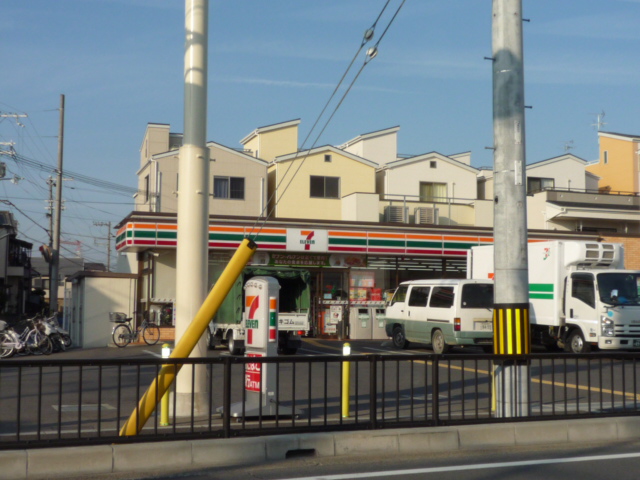 Convenience store. Seven-Eleven Moriguchi Keihankitahondori store up (convenience store) 112m