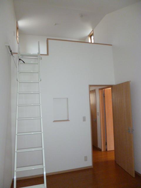 Non-living room. Indoor (12 May 2013) Shooting