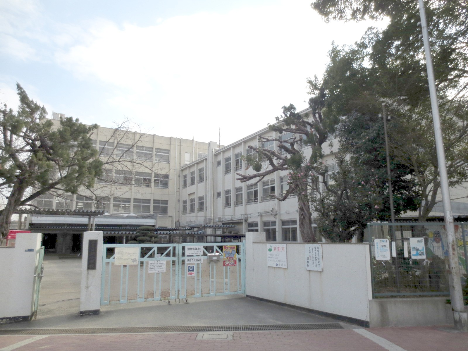 Primary school. Moriguchi Tatsunishiki to elementary school (elementary school) 679m