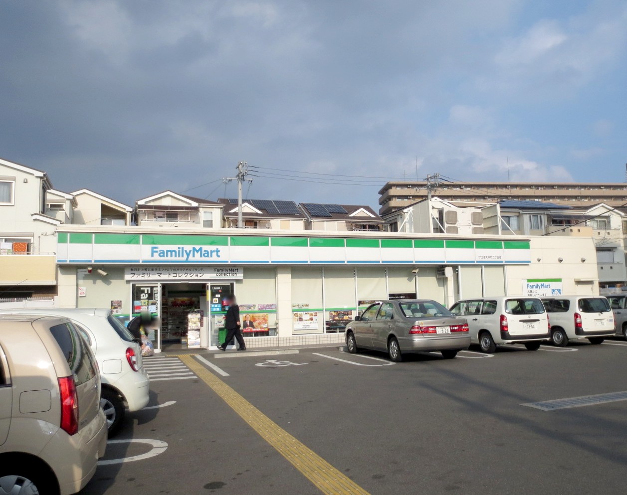 Convenience store. FamilyMart Moriguchi Satanaka cho-chome store up (convenience store) 44m