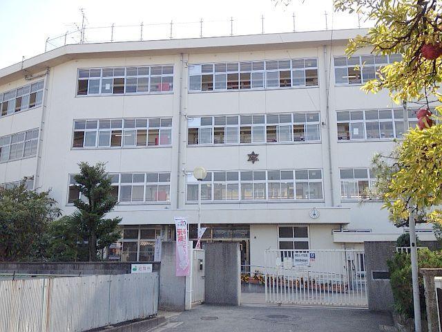 Primary school. Moriguchi 608m up to municipal Kaneda Elementary School