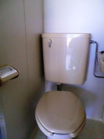 Toilet. Paros Moriguchi