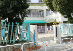 kindergarten ・ Nursery. Moriguchi standing outside Java nursery school (kindergarten ・ 604m to the nursery)