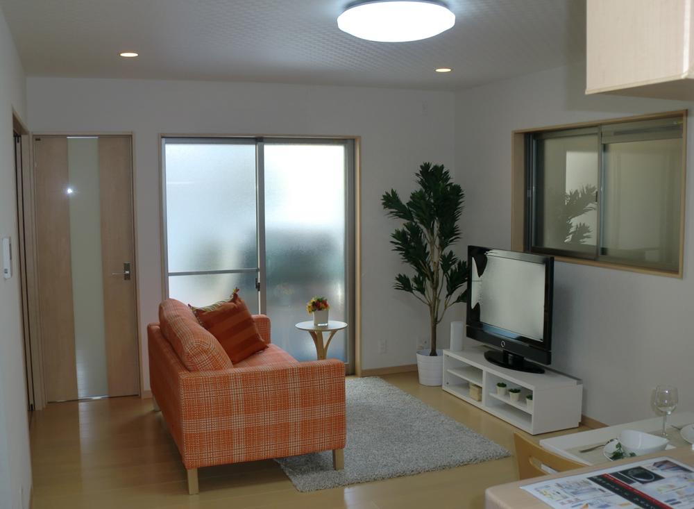 Living. It is a local model house! now, It is during the open house held!