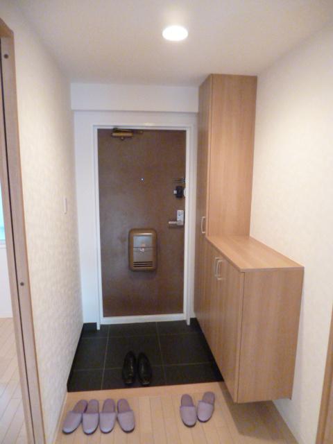 Entrance. Local (August 2013) Shooting