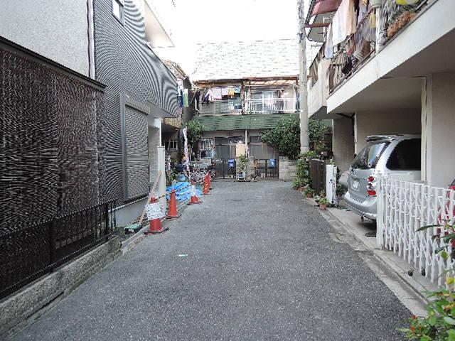 Local photos, including front road. Local (12 May 2013) Shooting