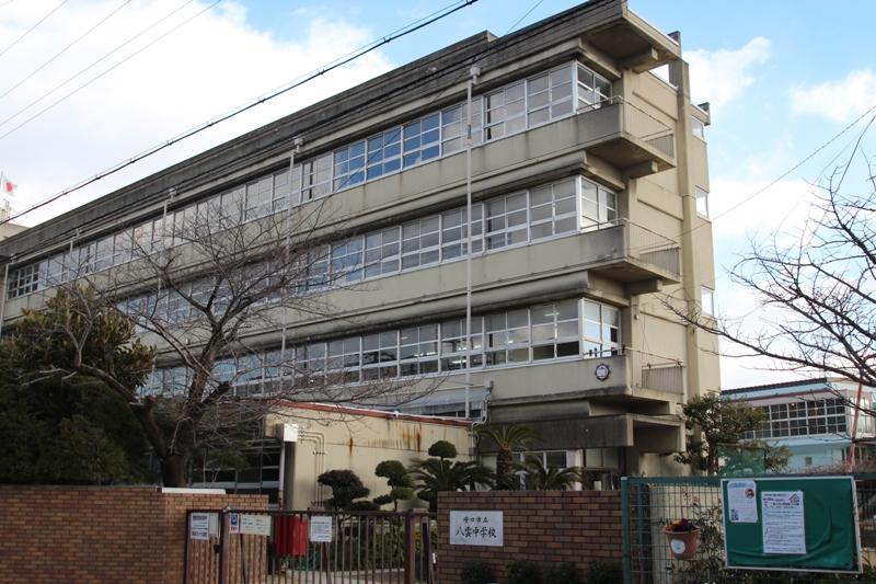 Junior high school. Moriguchi stand Yakumo until junior high school 179m