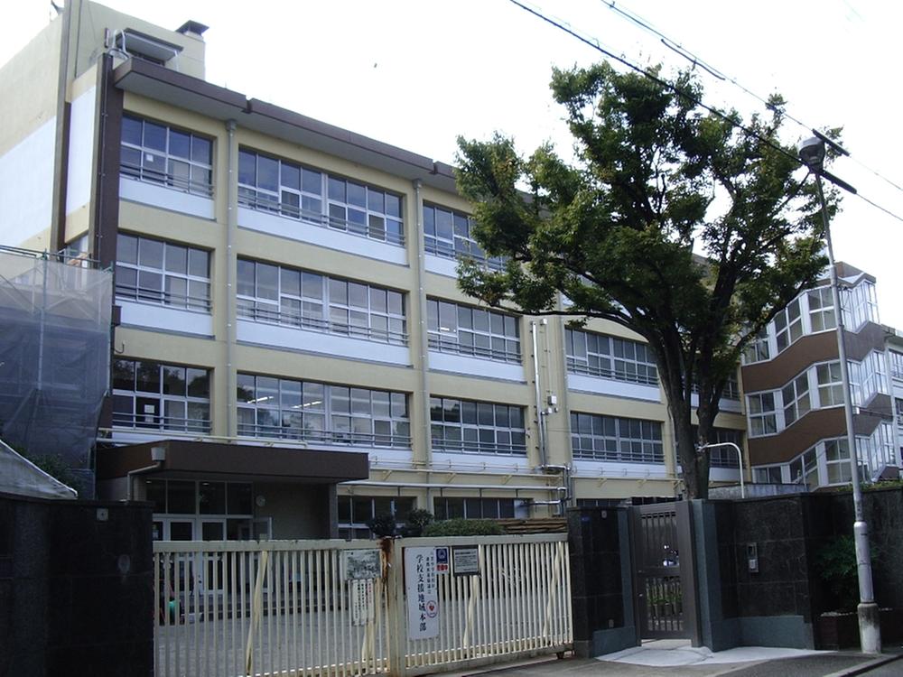 Primary school. Moriguchi stand shimojima to elementary school 471m