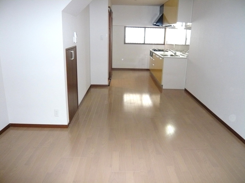 Living and room. LDK is spacious 14 Pledge