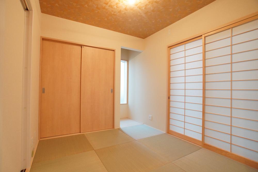 Non-living room. Since the sliding door between the Japanese-style room and living room are made in two pull-type, Living if open will be the spacious space of 23 quires a little less than!