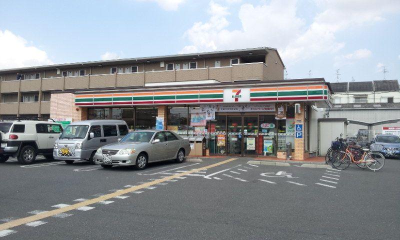 Convenience store. 413m to Seven-Eleven Moriguchi Kajimachi 1-chome