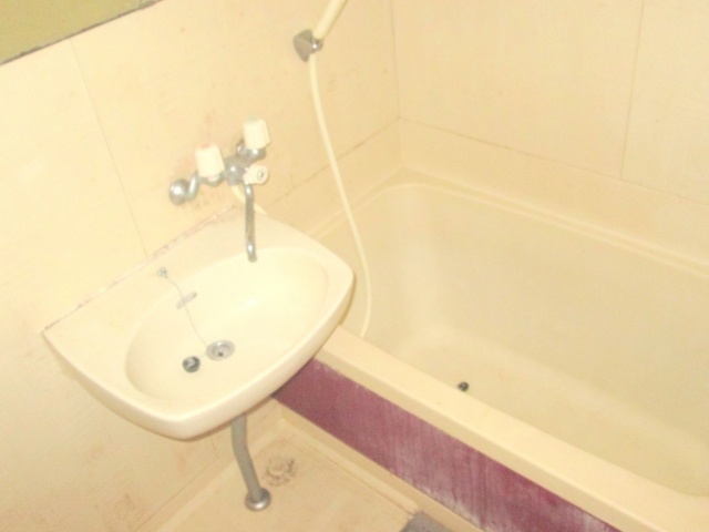 Bath. 1 tsubo is more of the bathroom