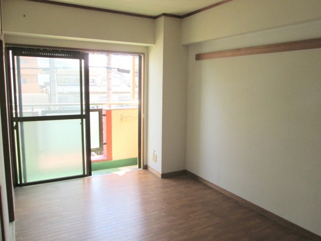 Living and room. Daylighting ・ Ventilation is good