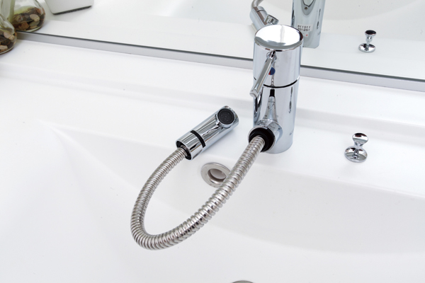 Bathing-wash room.  [Single lever faucet] Shower Faucets of sophisticated style. It can be used to stretch the nozzle, It is also useful to bowl cleaning of the (same specifications)