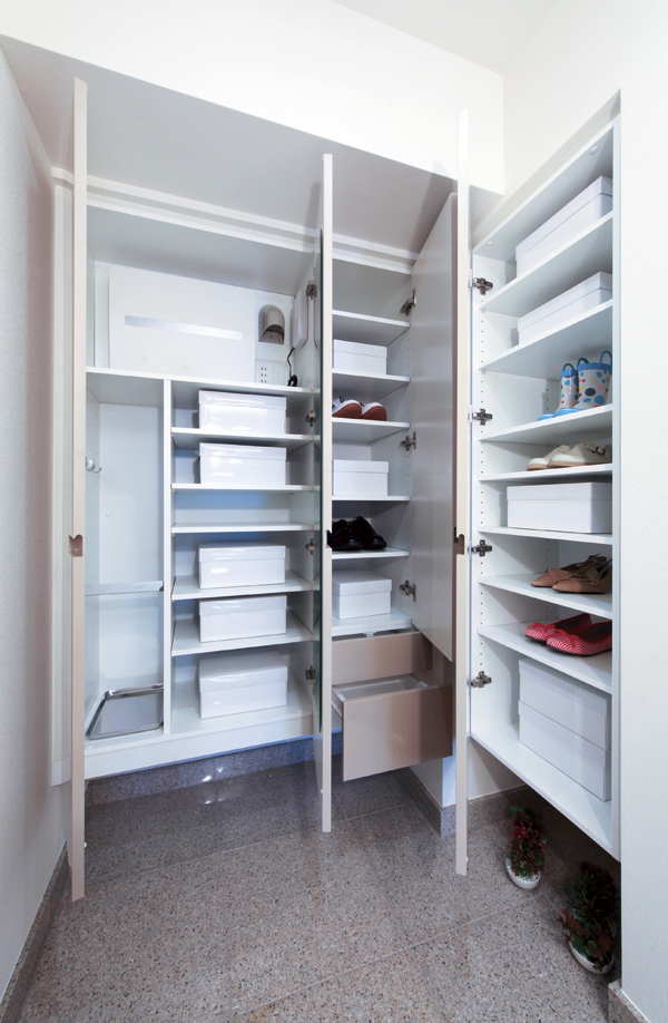 Receipt.  [Shoe box] Storage rich tall type. On the back of the door is equipped with a full-length mirror mirror to help grooming check ※ A type of shoes in cloak, G type some counter-type (same specifications)