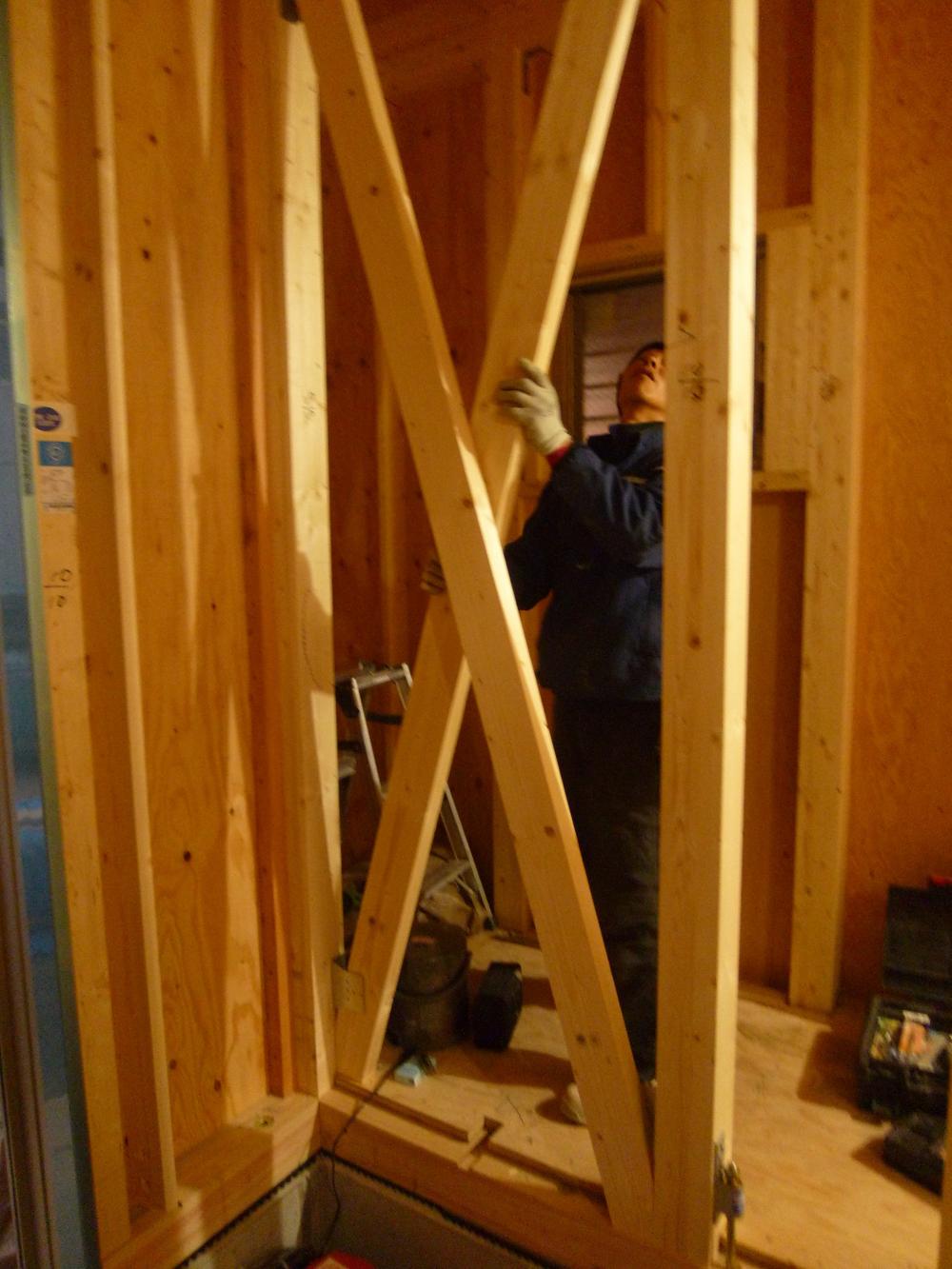 Other local. Local (12 May 2013) shooting carpenter Construction You are putting a brace