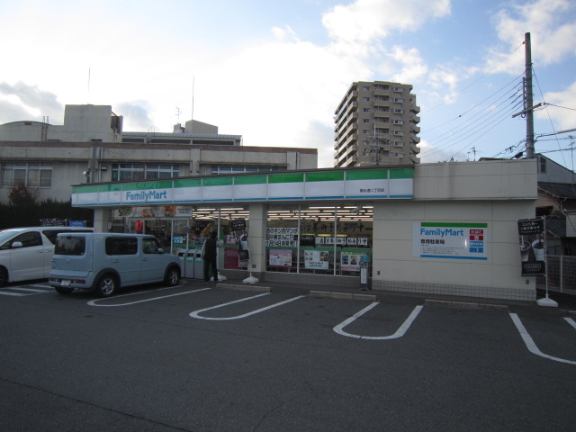 Convenience store. FamilyMart Kikusuidori-chome store (convenience store) to 400m