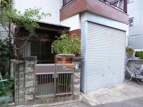 Local appearance photo.  ☆ Since the shutter with a garage is safe