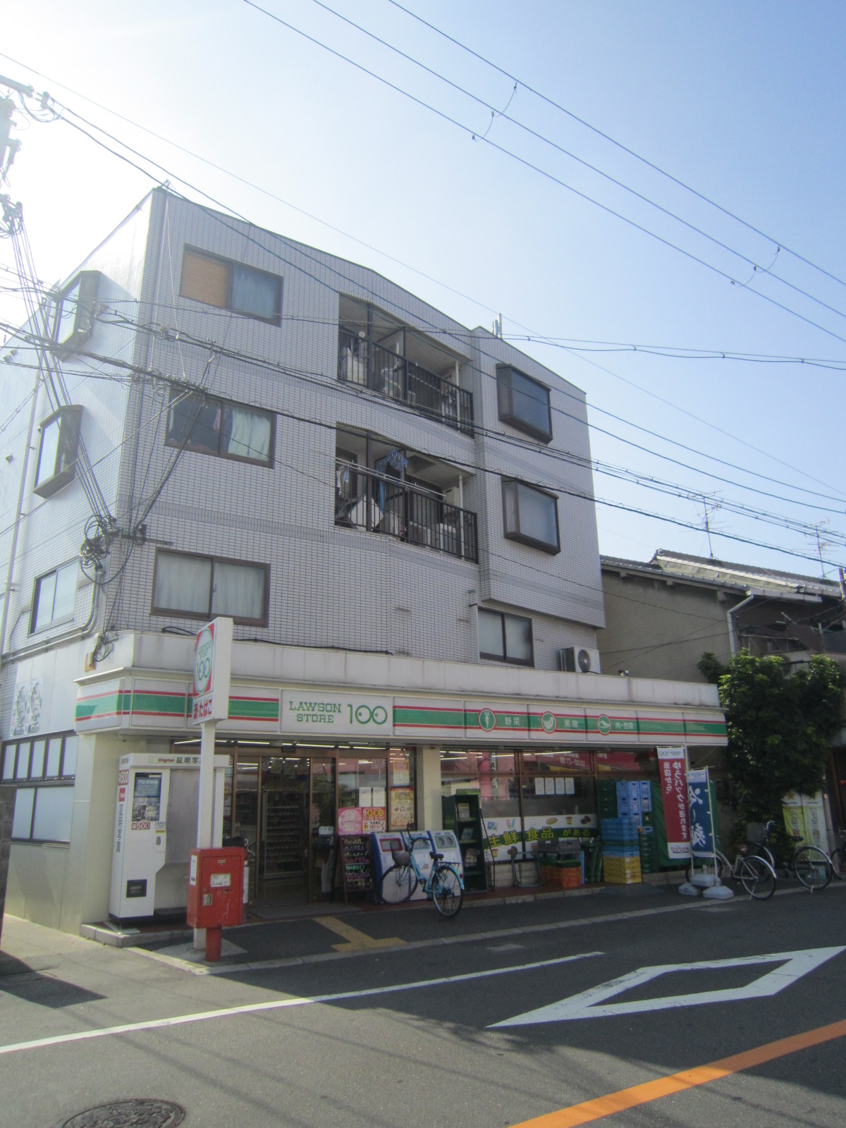 Convenience store. 1130m until the Lawson Store 100 Kadoma KAKIUCHI the town store (convenience store)