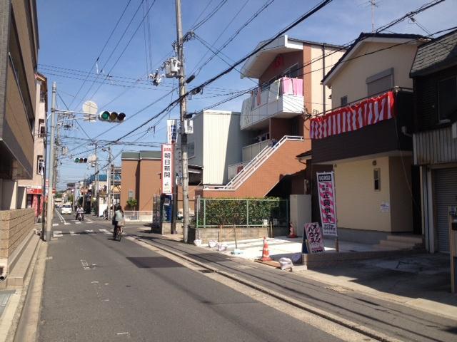 Local photos, including front road. Local front road