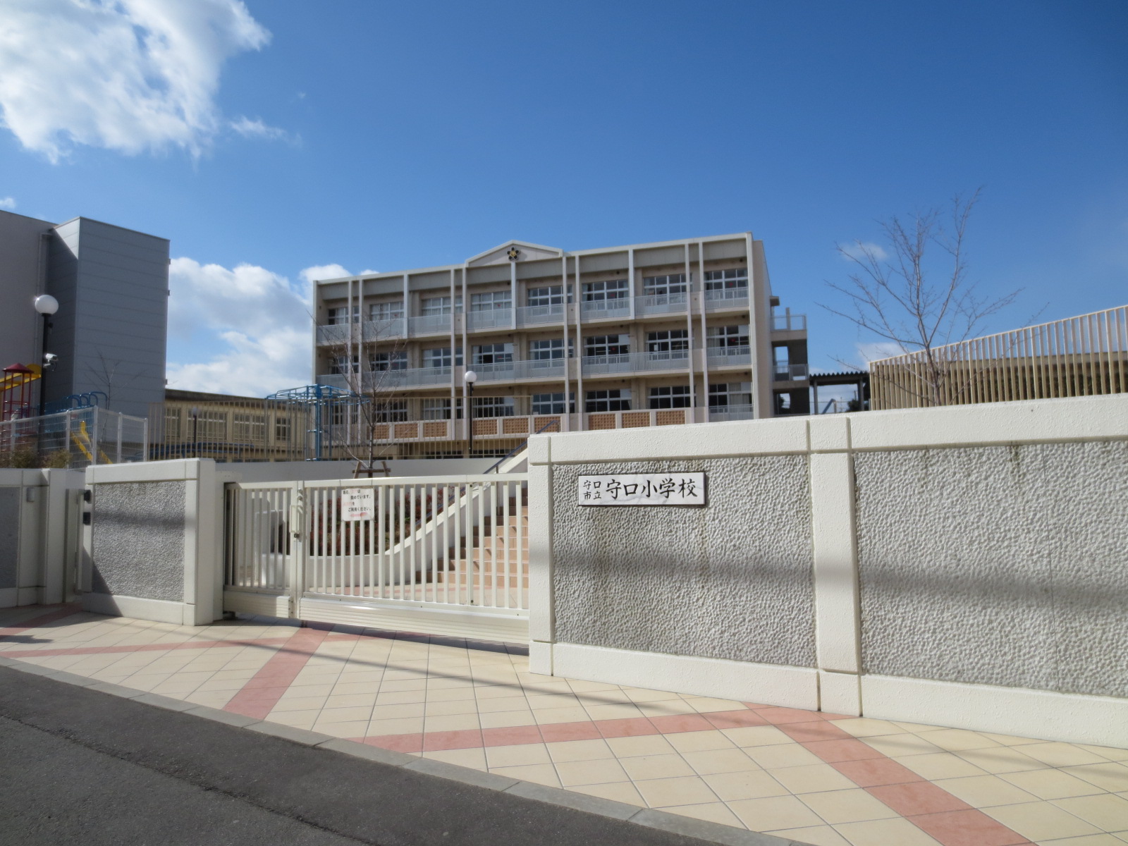 Primary school. 294m to Moriguchi stand Moriguchi elementary school (elementary school)