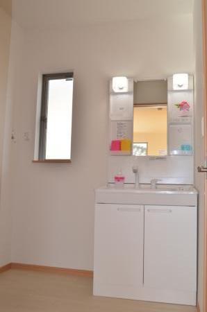 Wash basin, toilet. Indoor (11 May 2013) Shooting