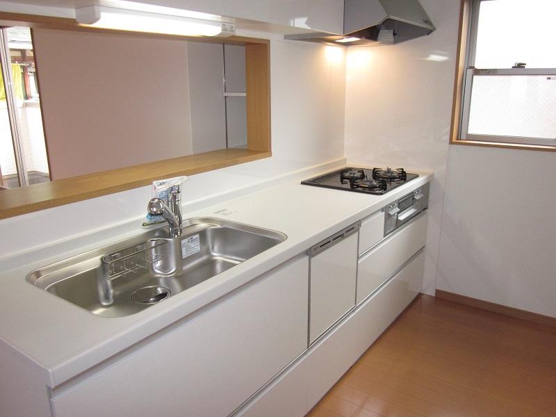 Kitchen. Face-to-face kitchen of white keynote