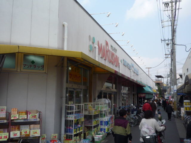 Supermarket. 800m until Bandai Owada store (Super)